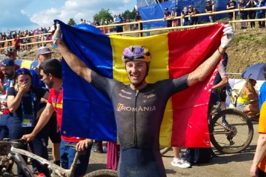 Ciclistul Vlad Dascălu a adus României prima sa medalie de aur la Jocurile Europene de la Cracovia în cursa de mountain bike