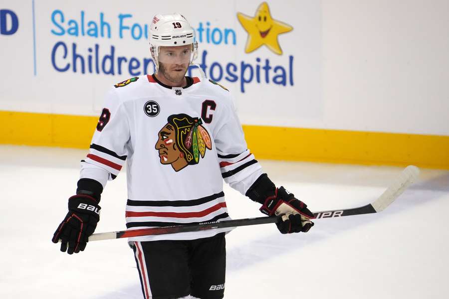 Blackhawks' Toews stepping back to deal with long COVID symptoms