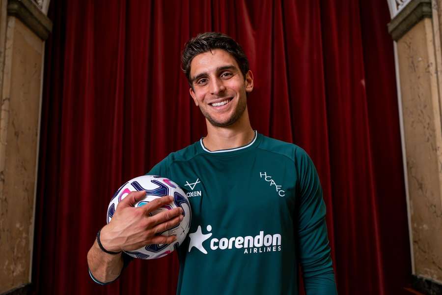 Konstantinos Tzolakis oficializado pelo Hull City Konstantinos Tzolakis oficializado pelo Hull City