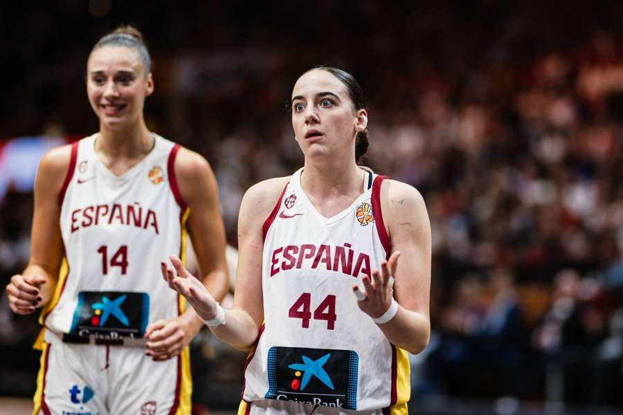 Iyana Martín, con Raquel Carrera en segundo plano Iyana Martín, con Raquel Carrera en segundo plano