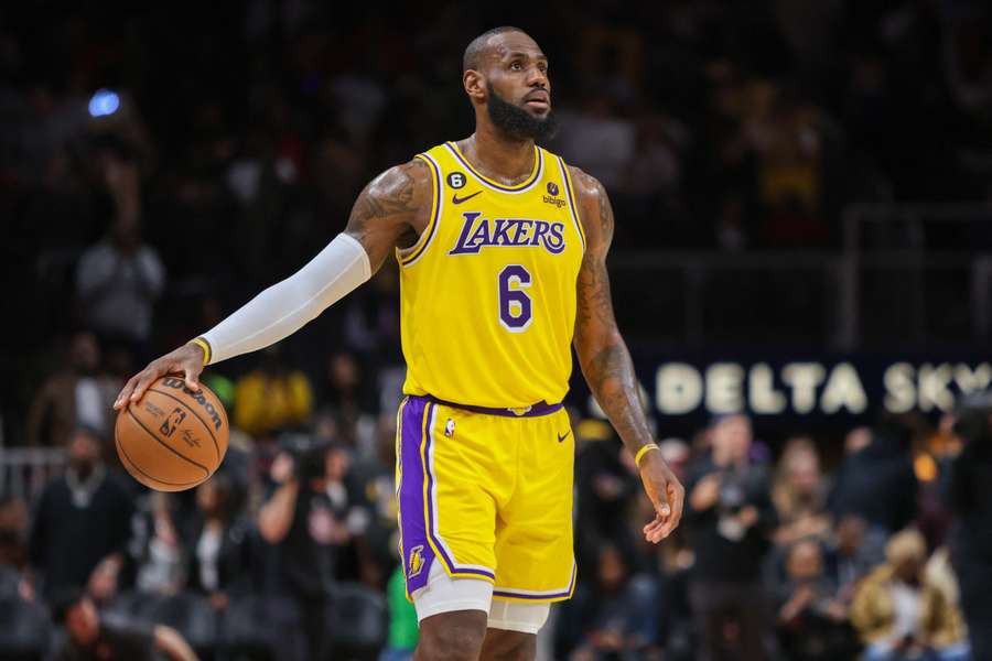LeBron celebrates 38th birthday with season-high 47 points in Lakers win over Hawks