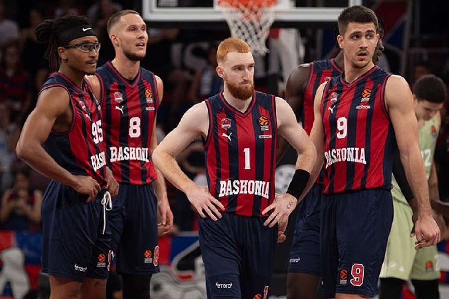 Los jugadores del Baskonia, sorprendidos por la derrota 