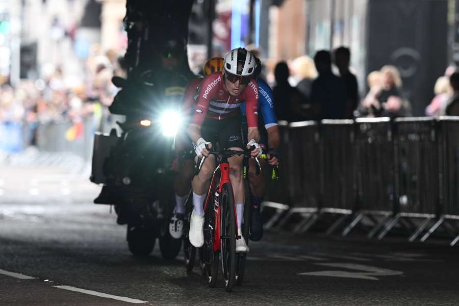 22-årige Mattias Skjelmose lignede længe en rytter, der skulle være med i finalen, men med mindre end 45 kilometer til mål løb danskeren ind i tekniske problemer.