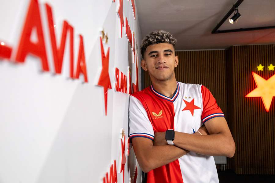 El Nagaawy pózuje v barvách Slavie.