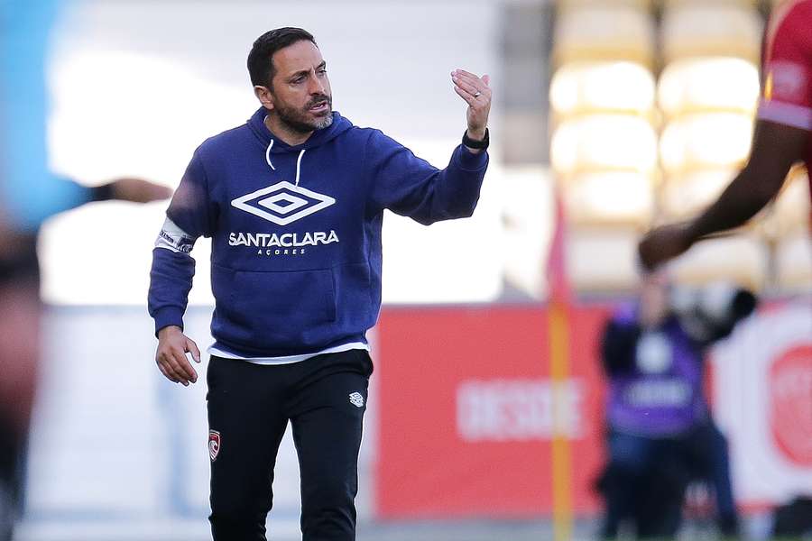 Vasco Matos, treinador do Santa Clara Vasco Matos, treinador do Santa Clara