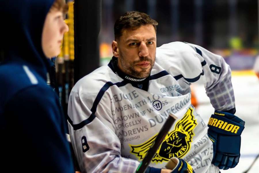 Lucic v dresu Fire Flyers.