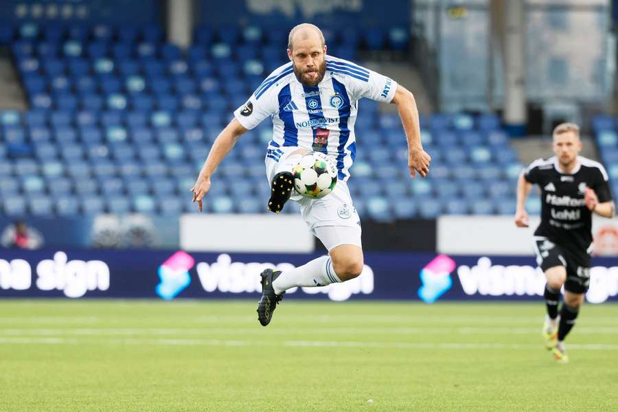Teemu Pukki struck HJK's winner from the spot Teemu Pukki struck HJK's winner from the spot