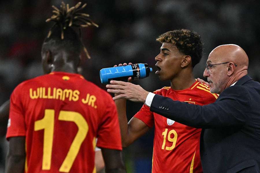 Luis de la Fuente, Lamine Yamal et Nico Williams lors d'Espagne-Angleterre. 
