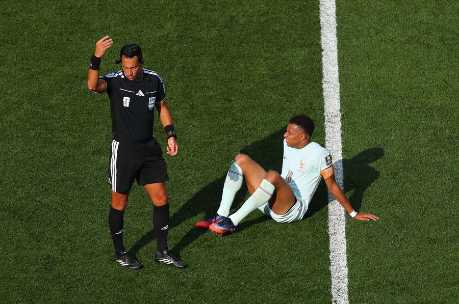 Kylian Mbappe szybko zasygnalizował konieczność zmiany
