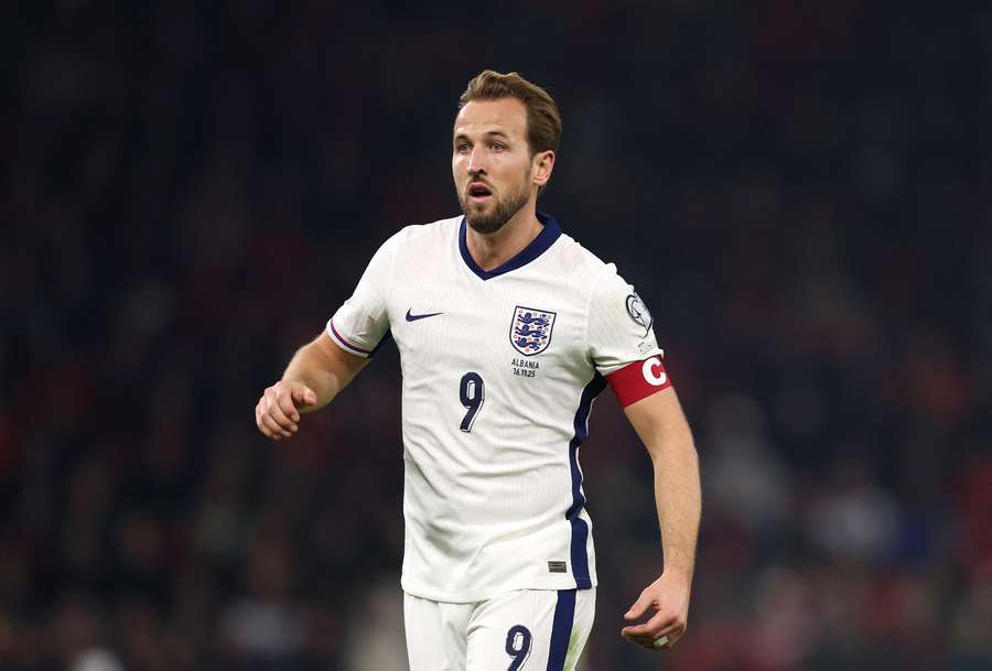 Harry Kane de England durante el partido clasificatorio al Mundial 2026 entre Albania y England