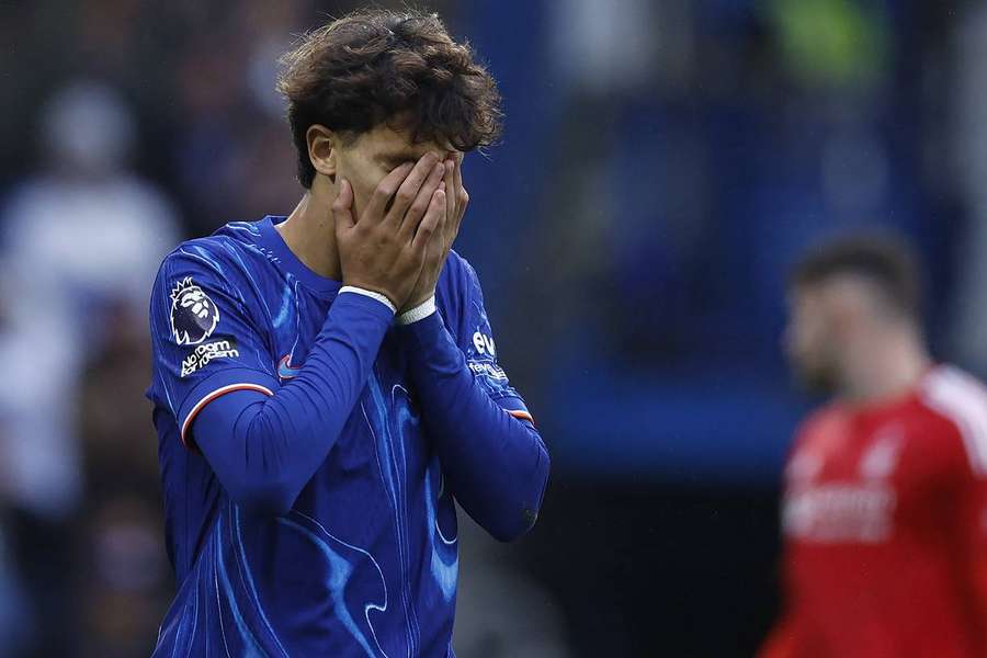 Joao Félix se lamenta durante el choque ante el Forest