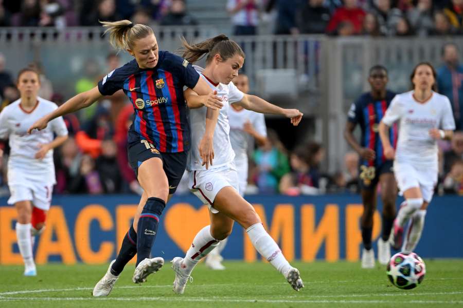 Barcelona's Swedish forward Fridolina Rolfo vies with AS Roma's Norwegian forward Emilie Haavi