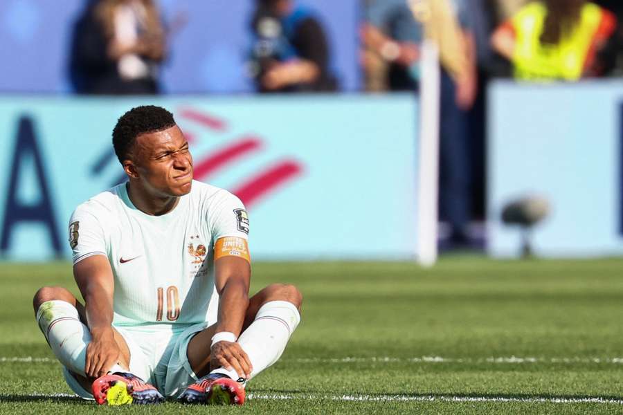 Mbappé foi mais uma vez letal para a França e segue na perseguição a Messi