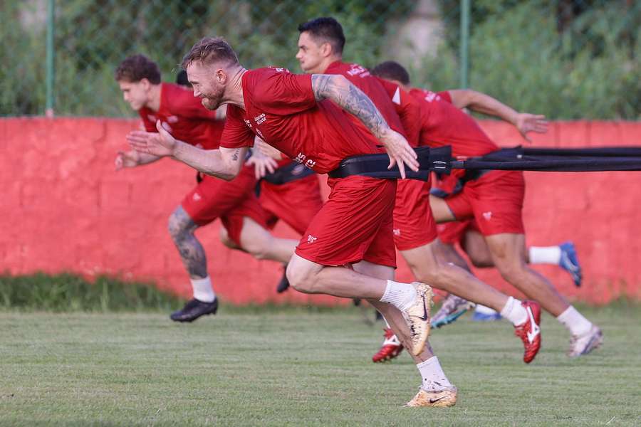 Jogadores do Timbu treinando em Recife