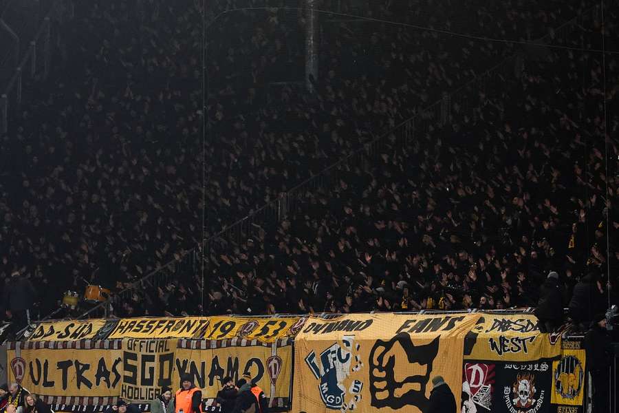 Die Dresdener Fans gegen Magdeburg. Die Dresdener Fans gegen Magdeburg.