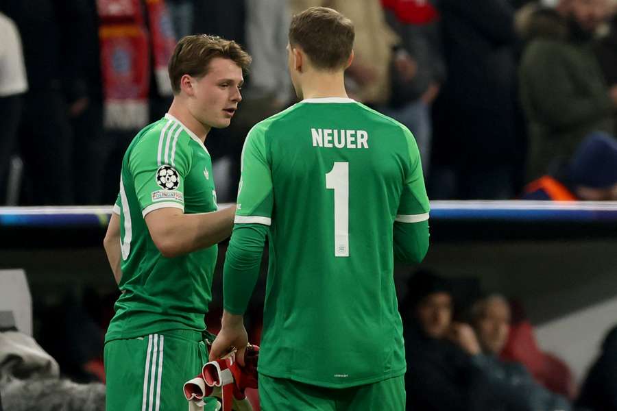 Jonas Urbig substituiu Neuer Jonas Urbig substituiu Neuer