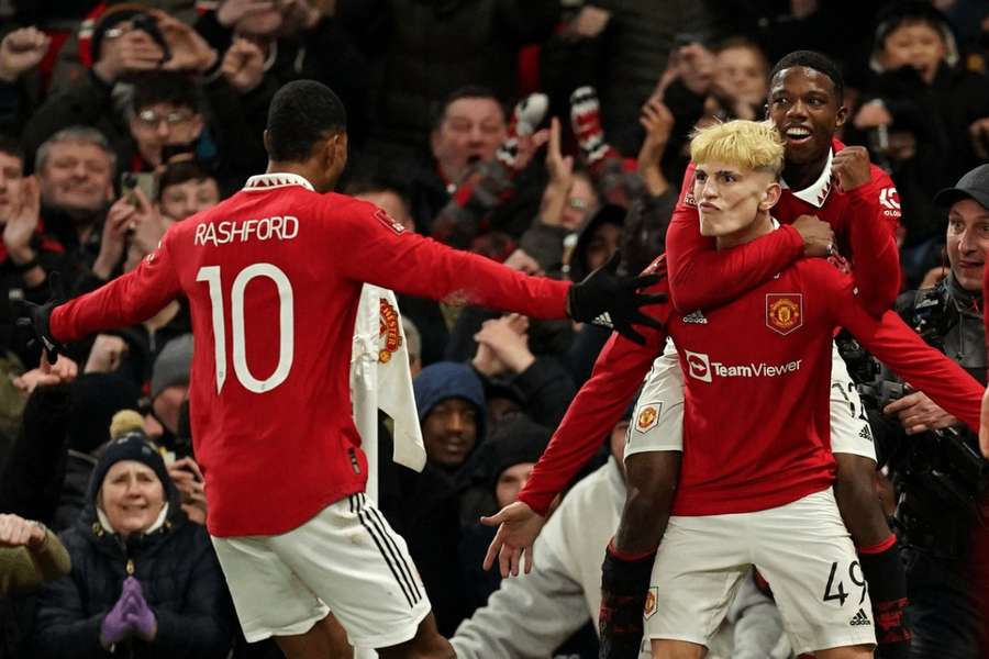 V utorok sa stanú veľké veci. Manchester United krok od predaja, naznačil bývalý obranca