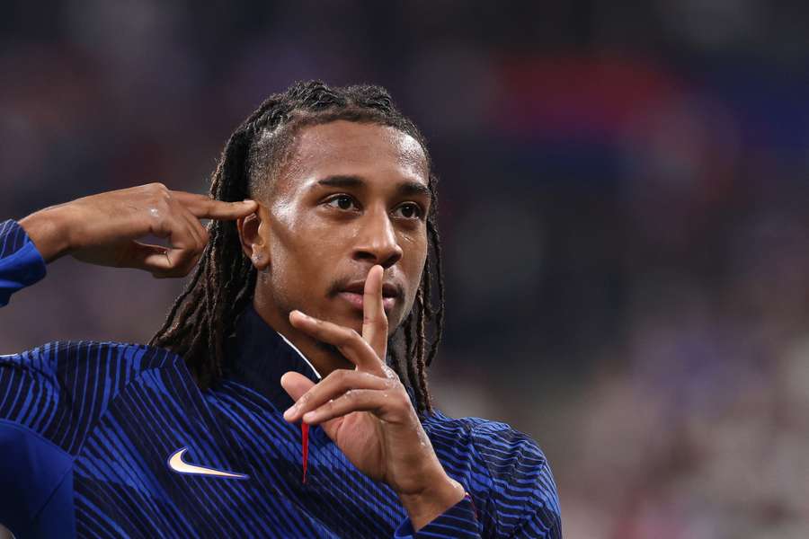 Olise desfilou talento no Stade de France