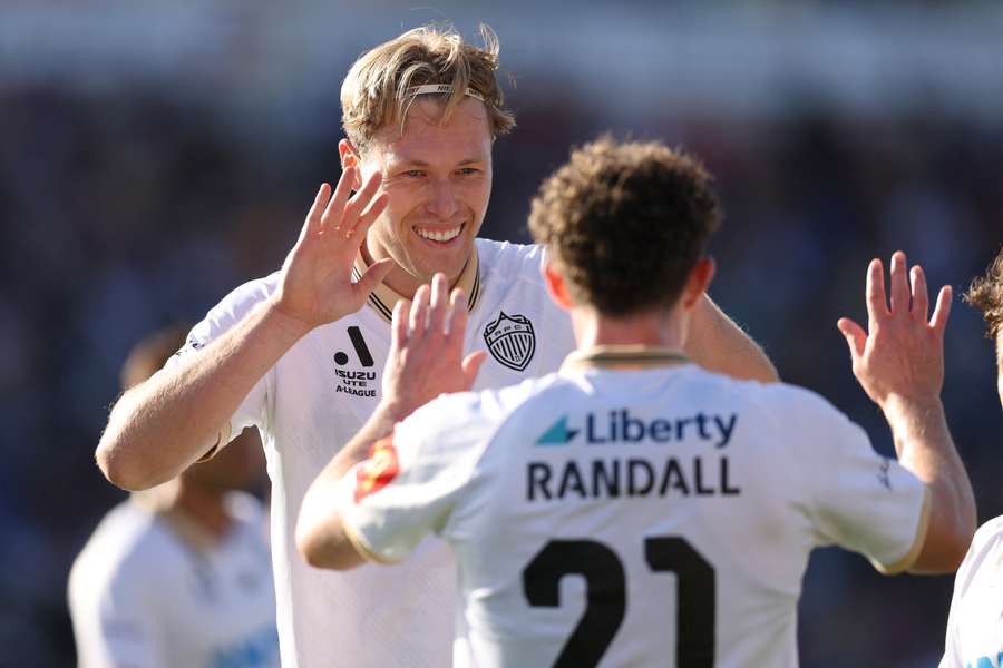 A-League Team of the Week: Black and navy blue all over the pitch