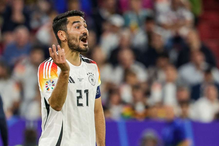 The Barcelona midfielder Ilkay Gundogan saved special credit for the home fans in Munich, calling the first half "pure atmosphere