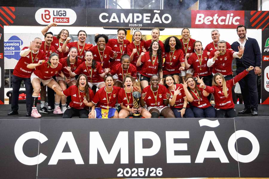 A festa das jogadores do Benfica, tricampeãs nacionais A festa das jogadores do Benfica, tricampeãs nacionais