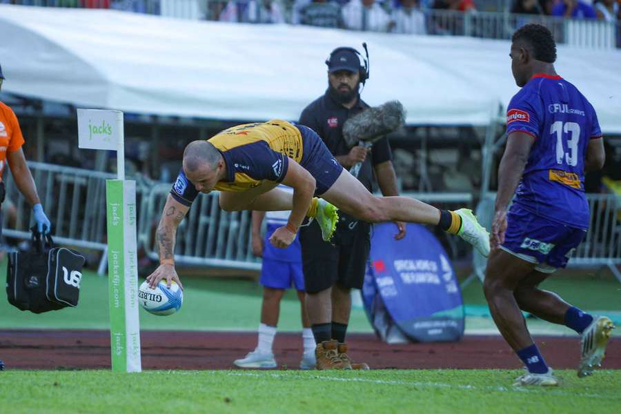 Dylan Pietsch dives down to score a try against Fijian Drua in Lautoka. 