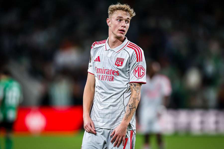 Adam Karabec by rád zůstal v Lyonu, klub má ale velké finanční problémy.