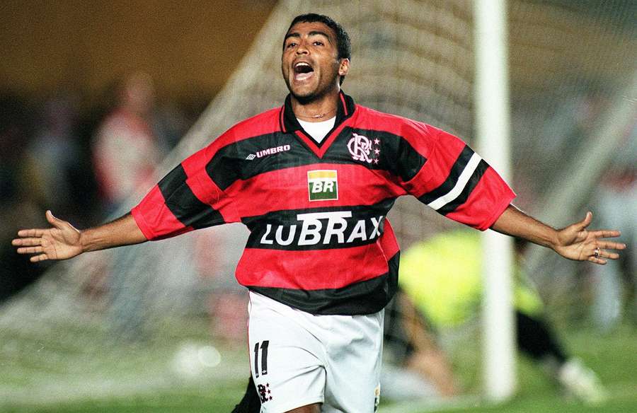 Nos anos 1990, nem Romário impediu a eliminação na Copa do Brasil Nos anos 1990, nem Romário impediu a eliminação na Copa do Brasil