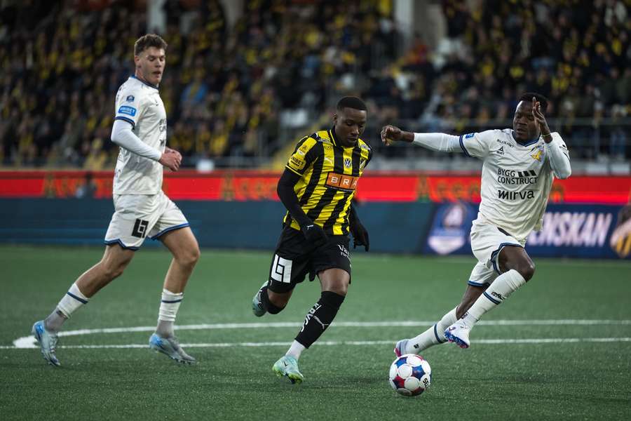 Sirius' perfect start ended in draw with unbeaten Hacken as Kalmar get first win