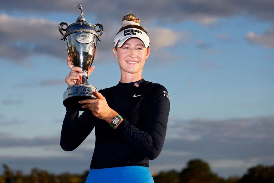 Nelly Korda with the Annika trophy