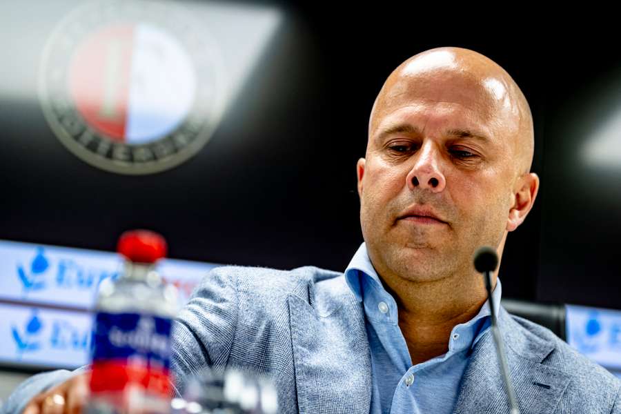 Feyenoord-træner Slot har bekræftet forhandlinger og ønske om at tage til Liverpool