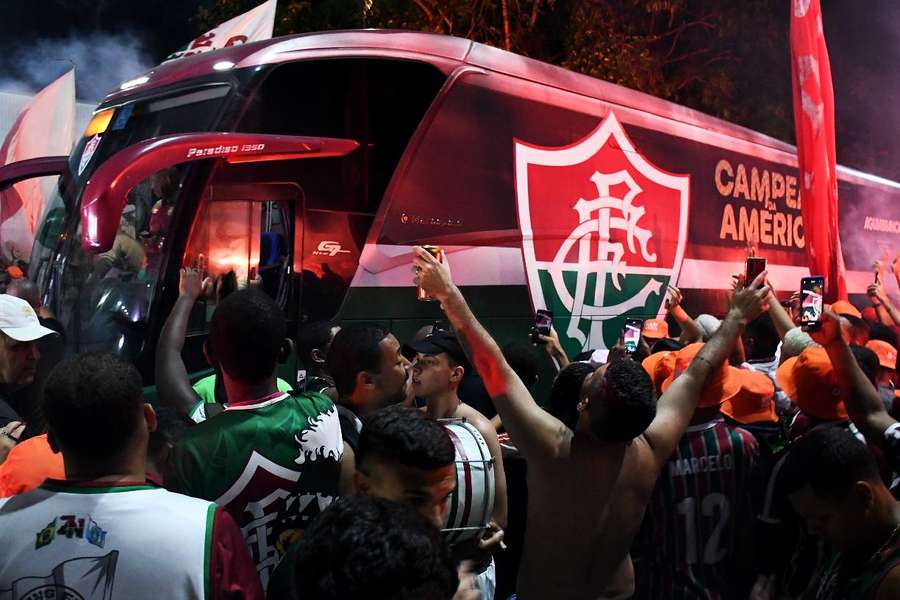 Torcedores do Fluminense se reuniram para o último contato com o elenco antes da disputa do Mundial 