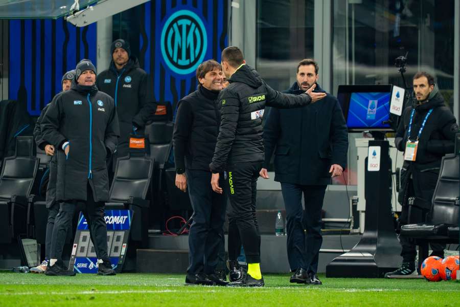 Antonio Conte protesta