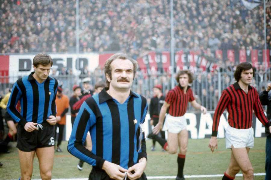 Legenda Interu Miláno Sandro Mazzola zomrel vo veku 83 rokov. Legenda Interu Miláno Sandro Mazzola zomrel vo veku 83 rokov.