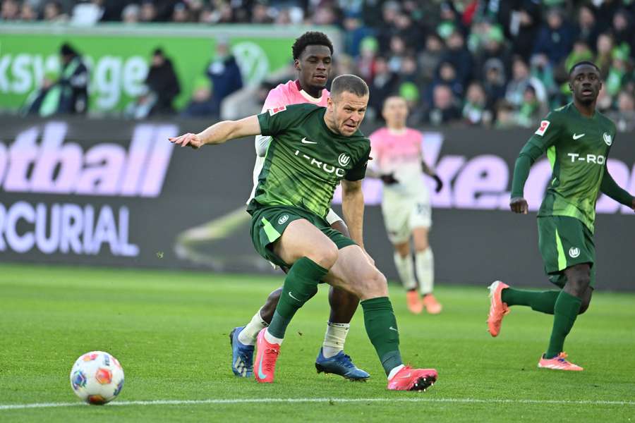 Denis Vavro háji farby bundesligového Wolfsburgu.