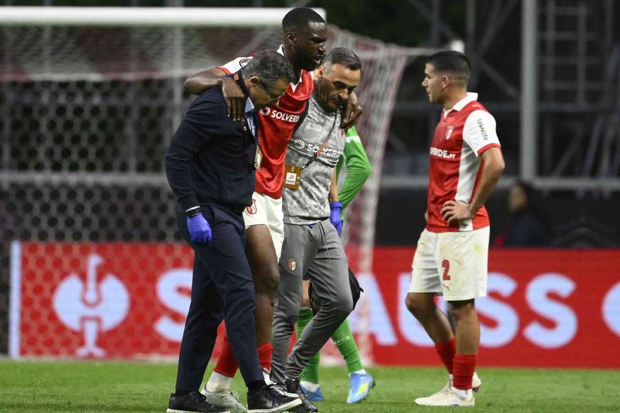 Niakité a sair lesionado