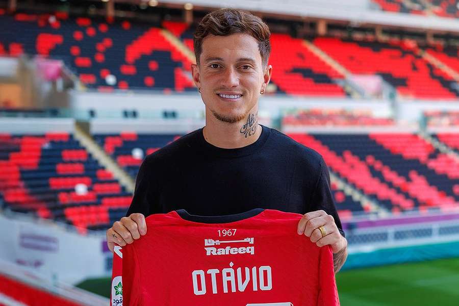 Otávio muda de clube e vai jogar no Catar