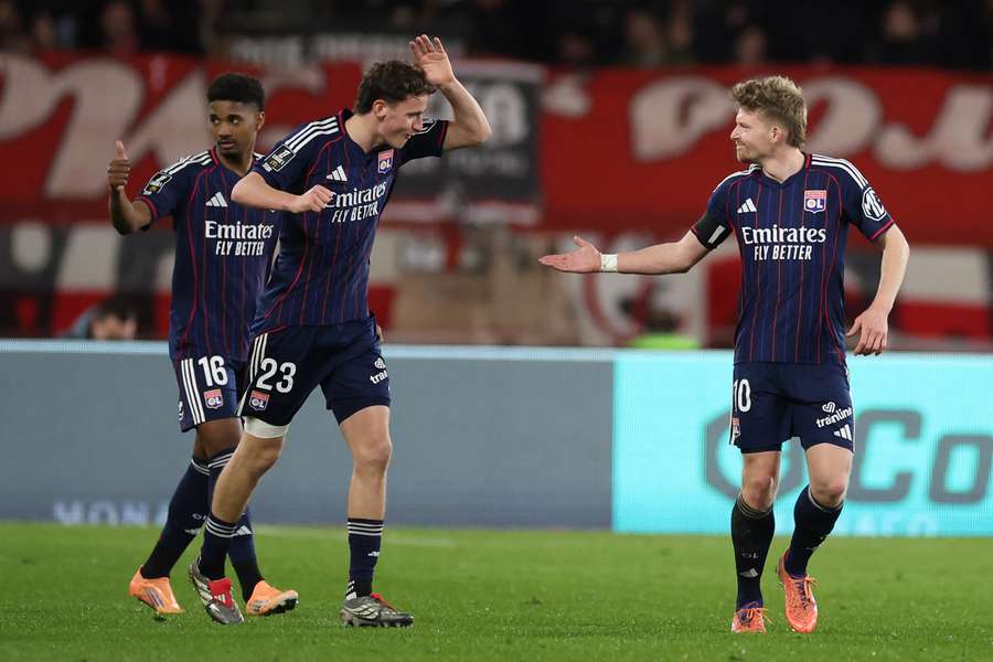 O Lyon celebra o seu golo