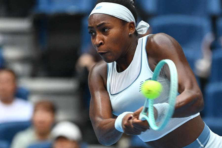 Coco Gauff hits a return to Eva Lys