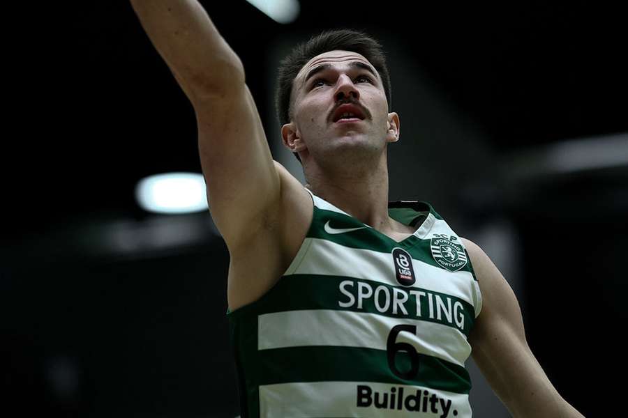 Sporting seguiu em frente