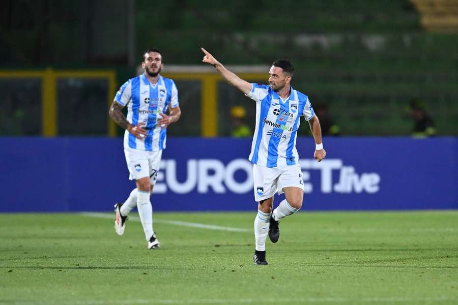 Letizia esulta dopo il gol vittoria