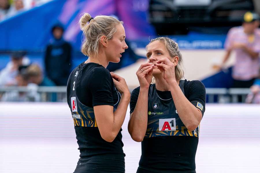 Laura Ludwig (r.) und Louisa Lippmann hoffen noch auf die Teilnahme an den Olympischen Spielen