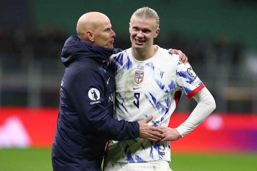 Solbakken se střelcem Haalandem.