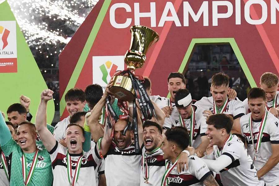 O Bologna encerrou cinco décadas de jejum na Copa da Itália