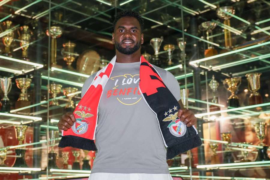 Alexis Borges continua no Benfica