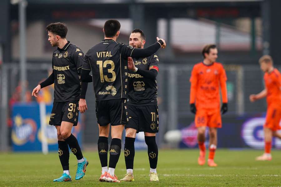 Trzy polskie kluby chcą iść za ciosem, czas na pobudkę Legii w Lidze Konferencji Trzy polskie kluby chcą iść za ciosem, czas na pobudkę Legii w Lidze Konferencji