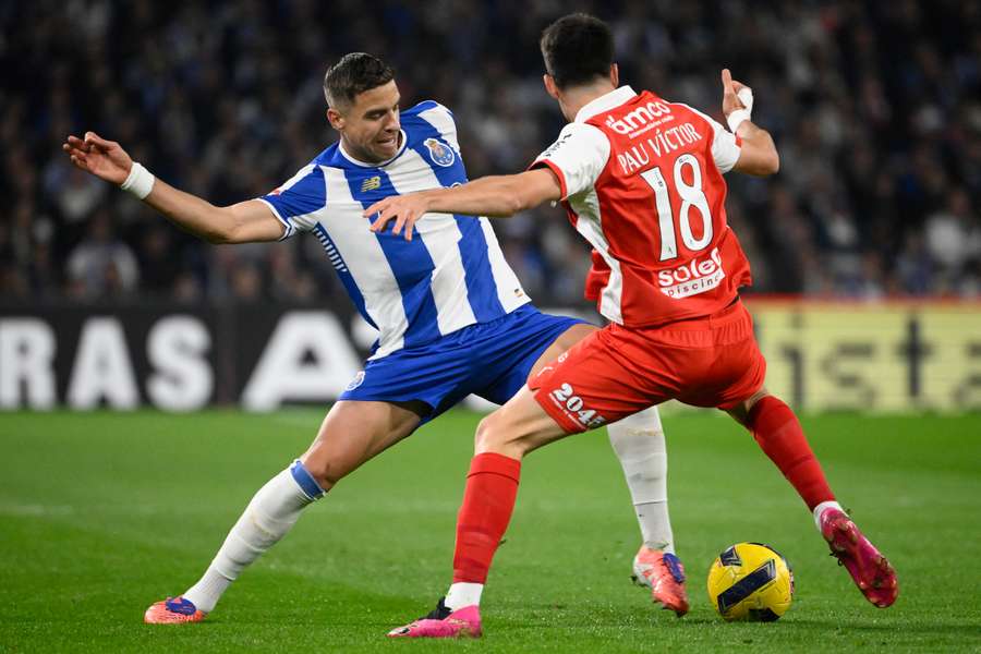 Niepokonane FC Porto nadal na czele tabeli. Cały mecz Bednarka i Kiwiora
