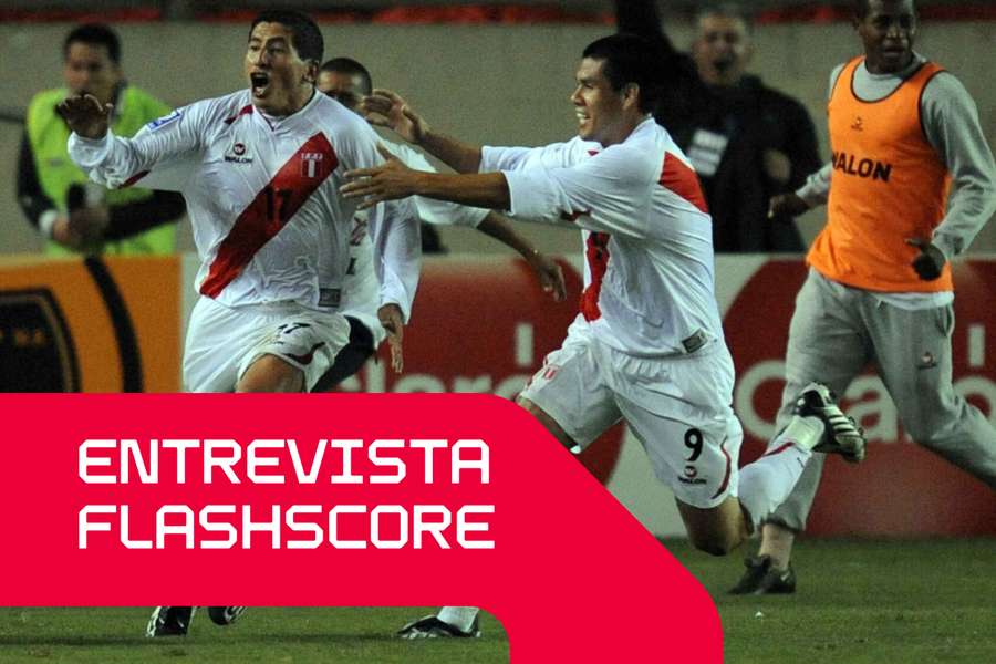 Johan Fano celebra um golo durante a fase de qualificação para o Campeonato do Mundo de 2010, em Lima.