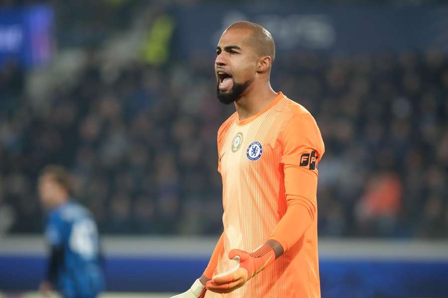 Chelsea keeper Sanchez: Villa will face a defence totally insync Chelsea keeper Sanchez: Villa will face a defence totally insync