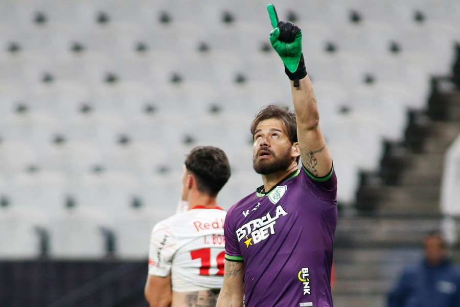 Cavichioli brilhou na disputa de pênaltis e deu a vaga ao Coelho Cavichioli brilhou na disputa de pênaltis e deu a vaga ao Coelho